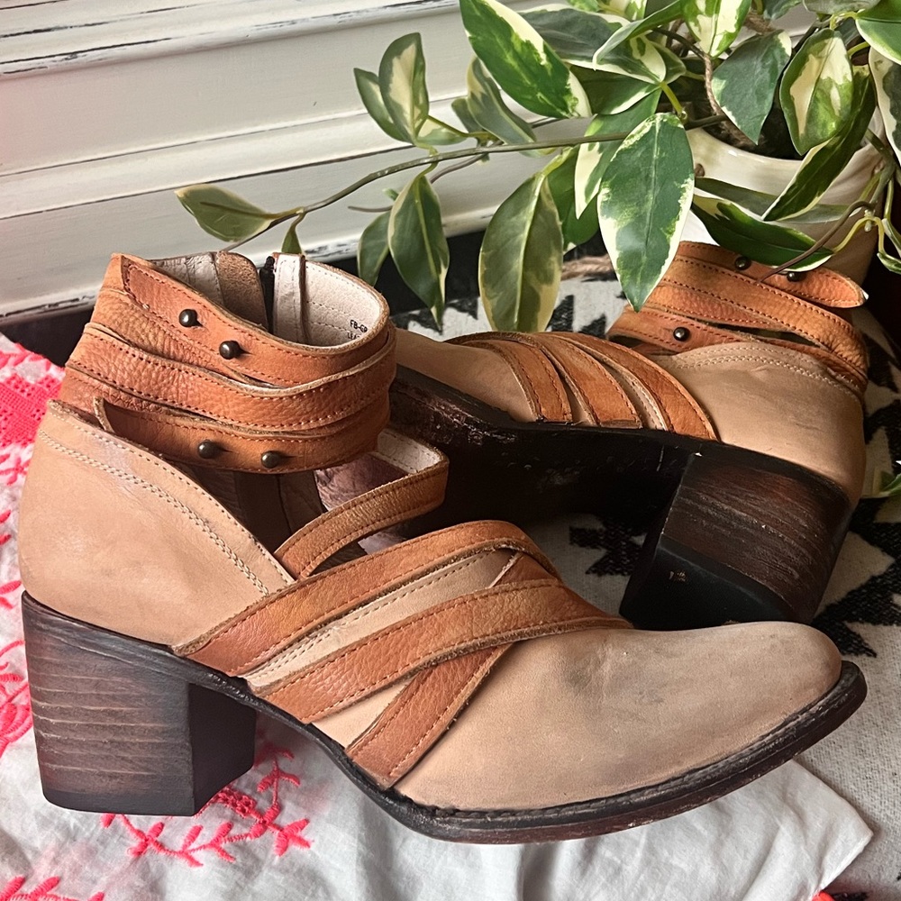 Freebird by Steven Taupe Grind Leather Booties Heels 9 - Picture 11 of 16